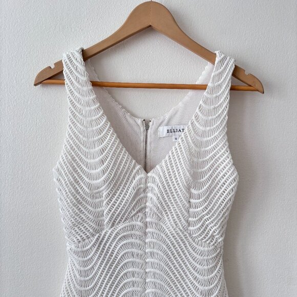 Elliatt Flare Lace Embroidered Midi Dress - Picture 5 of 10